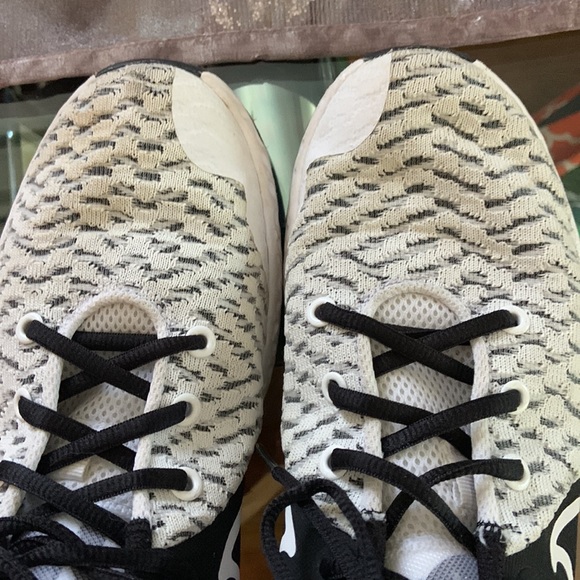 Nike KD’s US Size 7.5 Men’s . Like new . Worn twice on the court only. - Picture 3 of 3